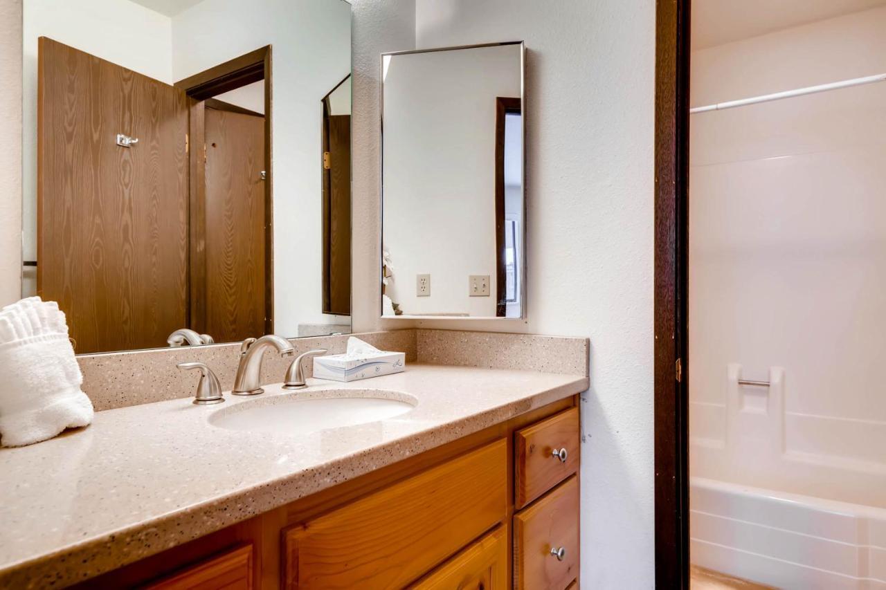 Apartment Red Pine #b1